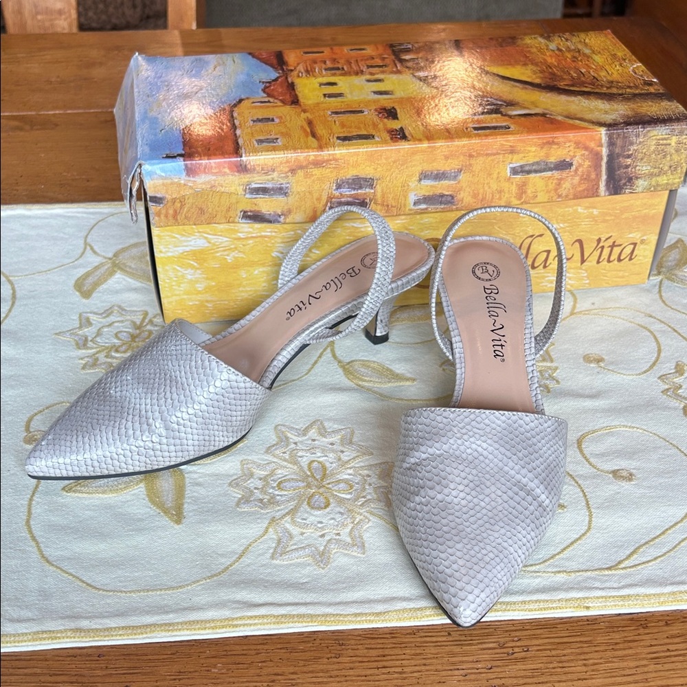 Bella Vita gray snake print heels